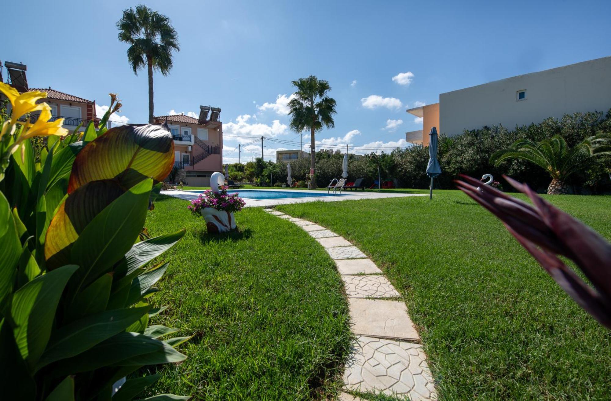 Socrates Holidays Apt. 2 With Pool Near The Beach Platanés Exterior foto