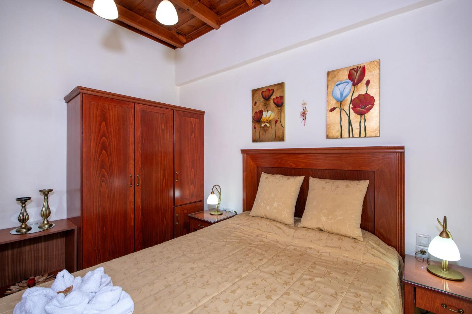 Socrates Holidays Apt. 2 With Pool Near The Beach Platanés Exterior foto