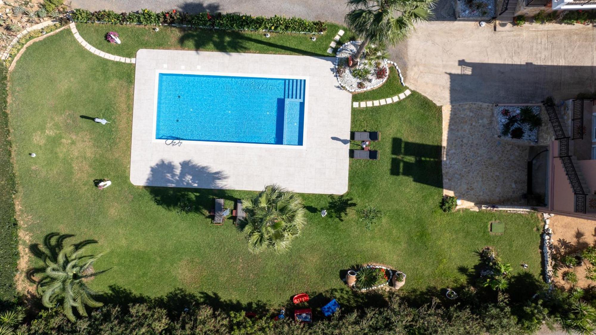 Socrates Holidays Apt. 2 With Pool Near The Beach Platanés Exterior foto
