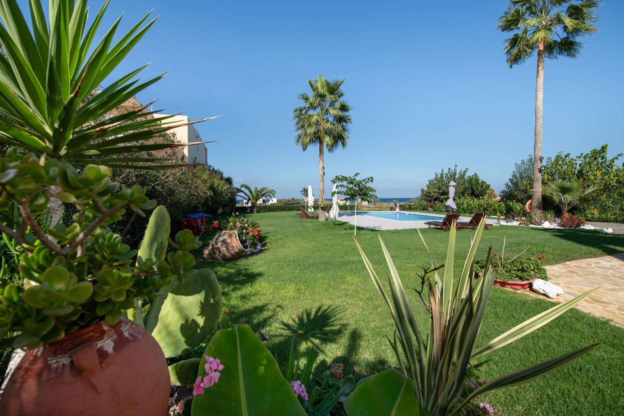 Socrates Holidays Apt. 2 With Pool Near The Beach Platanés Exterior foto